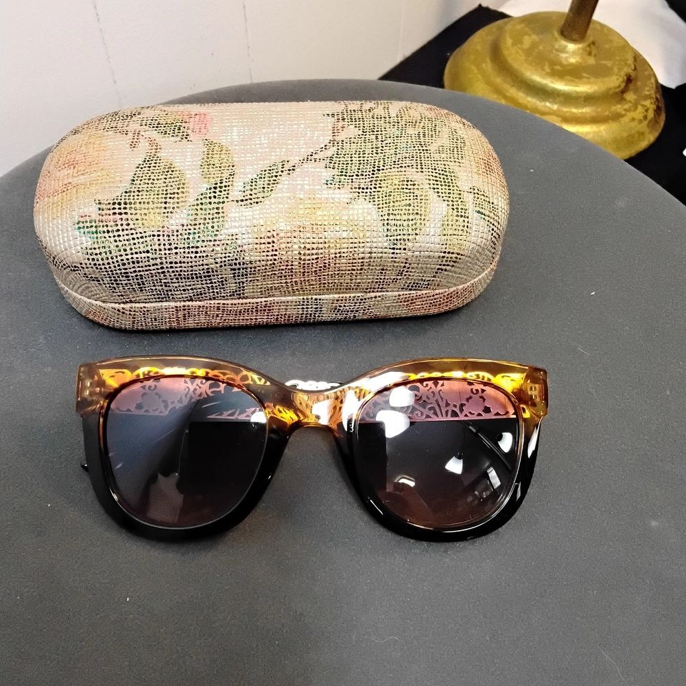 VG Chic Black and Brown Sunglasses